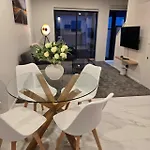Cbd Apartment 2 - 2 Bed 2 Bath