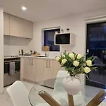 Cbd Apartment 2 - 2 Bed 2 Bath
